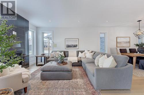 2314 Wickerson Road, London, ON - Indoor Photo Showing Living Room