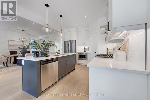 2314 Wickerson Road, London, ON - Indoor Photo Showing Kitchen With Upgraded Kitchen