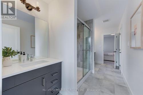 2314 Wickerson Road, London, ON - Indoor Photo Showing Bathroom