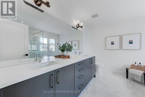 2314 Wickerson Road, London, ON - Indoor Photo Showing Bathroom