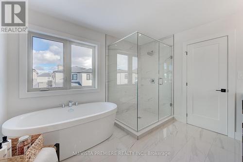 2314 Wickerson Road, London, ON - Indoor Photo Showing Bathroom