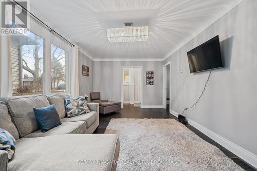 67 West Street N, Thorold, ON - Indoor Photo Showing Living Room