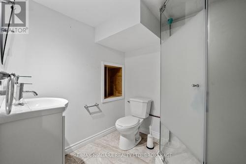 67 West Street N, Thorold, ON - Indoor Photo Showing Bathroom