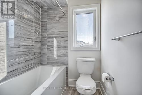 31 Robert Baldwin Boulevard, East Gwillimbury, ON - Indoor Photo Showing Bathroom