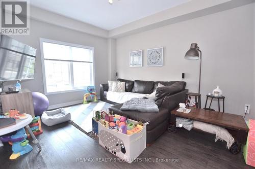 17 - 215 Dundas Street E, Hamilton, ON - Indoor Photo Showing Living Room