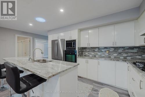 40 Seres Drive, Tillsonburg, ON - Indoor Photo Showing Kitchen With Double Sink With Upgraded Kitchen