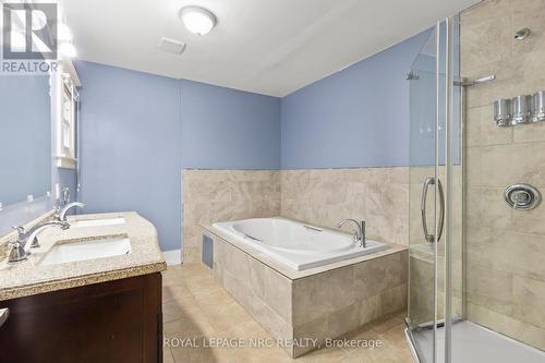 35 Carlton Street, St. Catharines (452 - Haig), ON - Indoor Photo Showing Bathroom