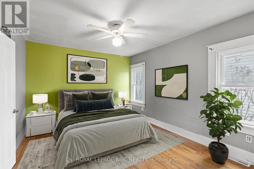 35 Carlton Street, St. Catharines (452 - Haig), ON - Indoor Photo Showing Bedroom