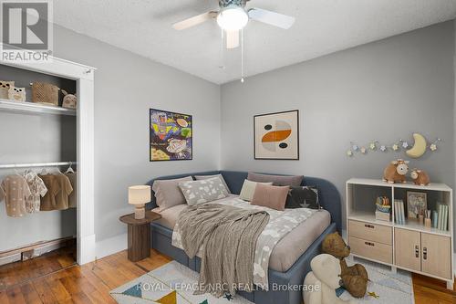 35 Carlton Street, St. Catharines (452 - Haig), ON - Indoor Photo Showing Bedroom