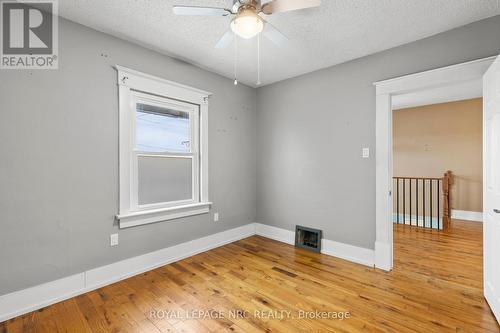 35 Carlton Street, St. Catharines (452 - Haig), ON - Indoor Photo Showing Other Room