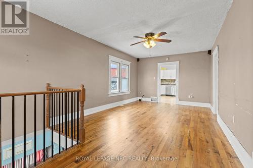 35 Carlton Street, St. Catharines (452 - Haig), ON - Indoor Photo Showing Other Room