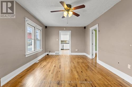 35 Carlton Street, St. Catharines (452 - Haig), ON - Indoor Photo Showing Other Room