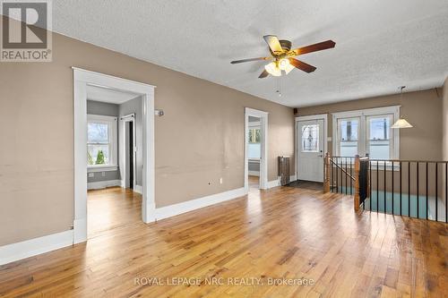 35 Carlton Street, St. Catharines (452 - Haig), ON - Indoor Photo Showing Other Room