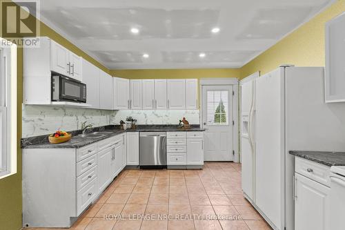 35 Carlton Street, St. Catharines (452 - Haig), ON - Indoor Photo Showing Kitchen