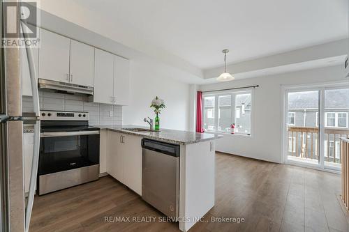 98 - 85 Danzatore Path, Oshawa, ON - Indoor Photo Showing Kitchen