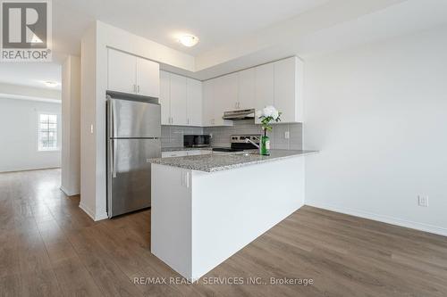 98 - 85 Danzatore Path, Oshawa, ON - Indoor Photo Showing Kitchen With Upgraded Kitchen