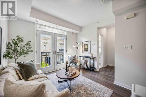 Th32 - 78 Carr Street, Toronto, ON - Indoor Photo Showing Living Room