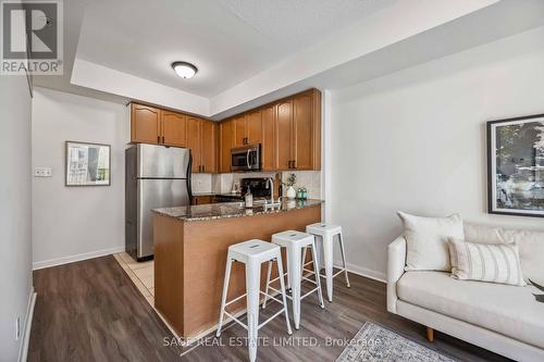 Th32 - 78 Carr Street, Toronto, ON - Indoor Photo Showing Kitchen