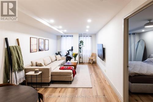 201 - 9 Greenbriar Road, Toronto, ON - Indoor Photo Showing Living Room