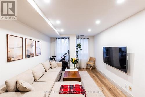 201 - 9 Greenbriar Road, Toronto, ON - Indoor Photo Showing Other Room