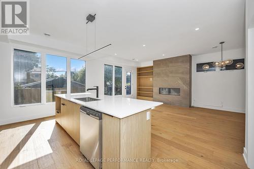 284 Dovercourt Avenue, Ottawa, ON - Indoor Photo Showing Kitchen With Upgraded Kitchen