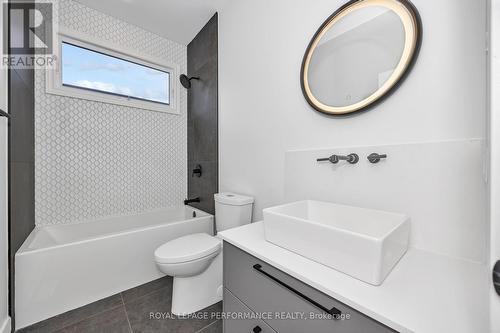 284 Dovercourt Avenue, Ottawa, ON - Indoor Photo Showing Bathroom