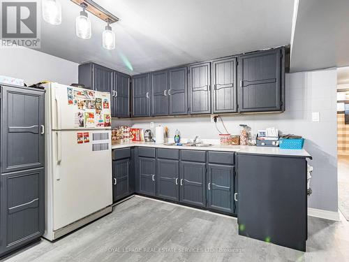 26 Langwith Court, Brampton, ON - Indoor Photo Showing Kitchen With Double Sink