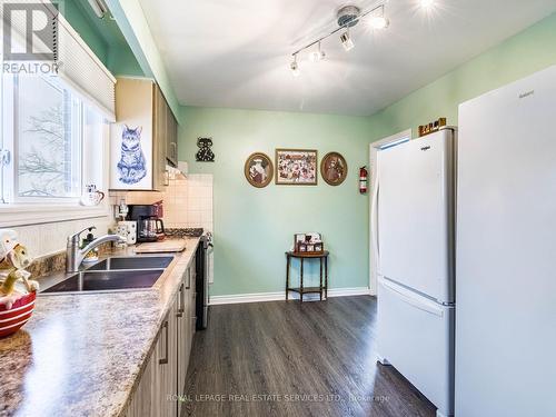 26 Langwith Court, Brampton, ON - Indoor Photo Showing Kitchen With Double Sink