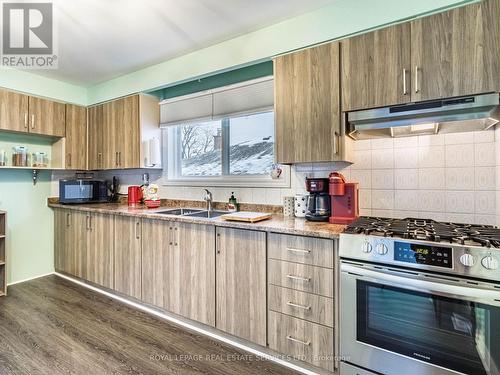 26 Langwith Court, Brampton, ON - Indoor Photo Showing Kitchen With Double Sink