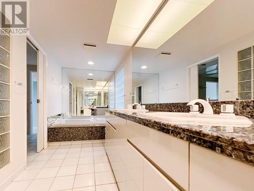 563 St. Giles Road, West Vancouver, BC - Indoor Photo Showing Bathroom