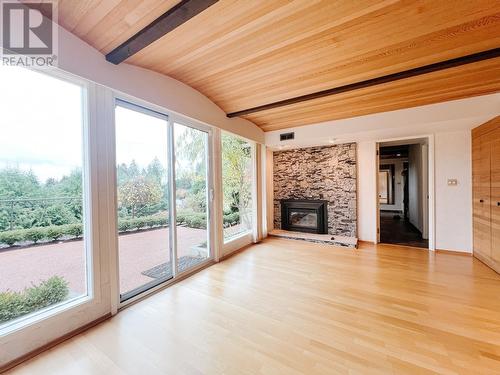 563 St. Giles Road, West Vancouver, BC - Indoor Photo Showing Living Room With Fireplace