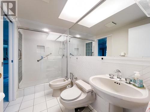 563 St. Giles Road, West Vancouver, BC - Indoor Photo Showing Bathroom