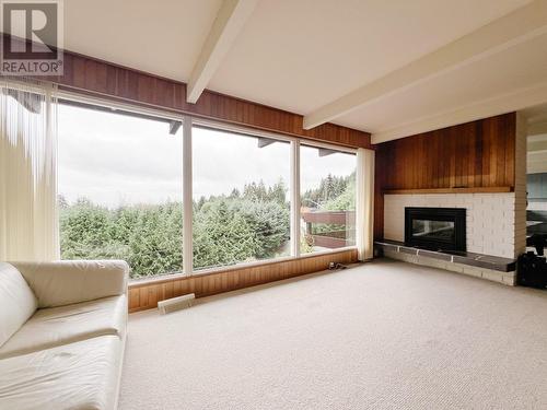 563 St. Giles Road, West Vancouver, BC - Indoor Photo Showing Living Room With Fireplace