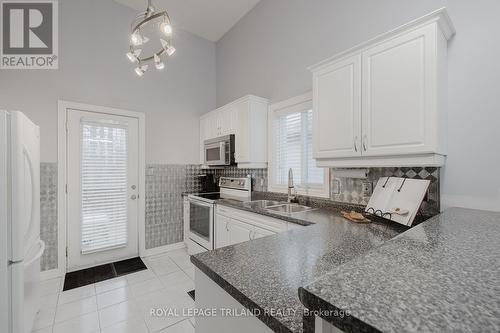 46 Greenway Boulevard, St. Thomas, ON - Indoor Photo Showing Kitchen With Double Sink