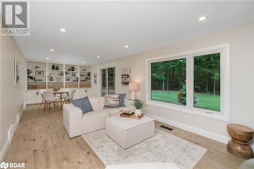 9793 8Th Line, Georgetown, ON - Indoor Photo Showing Living Room