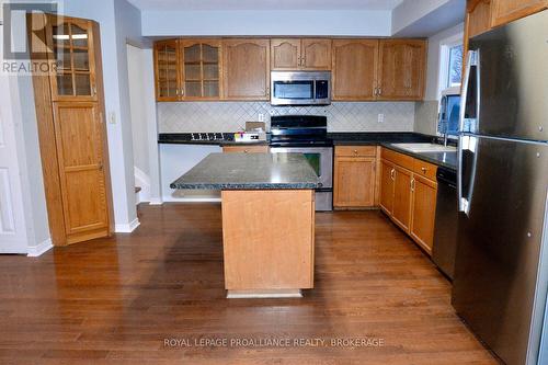 16 James Street, Kingston (East Of Sir John A. Blvd), ON - Indoor Photo Showing Kitchen