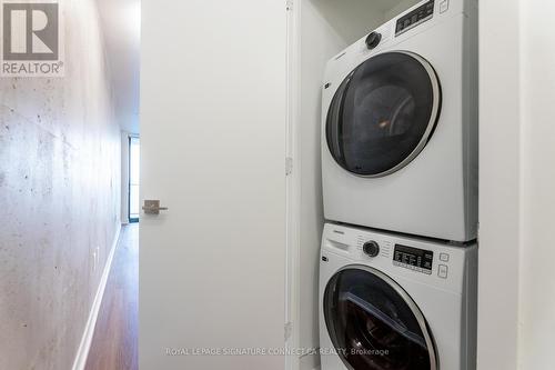 1415 - 195 Mccaul Street, Toronto, ON - Indoor Photo Showing Laundry Room