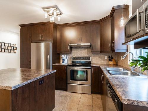 Kitchen - 3570  - 201 Boul. Pie-Ix, Laval (Duvernay), QC - Indoor Photo Showing Kitchen With Double Sink