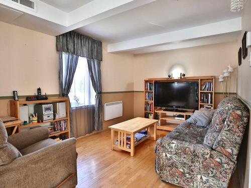 Salon - 1671 Rg St-Édouard, Saint-Simon, QC - Indoor Photo Showing Living Room