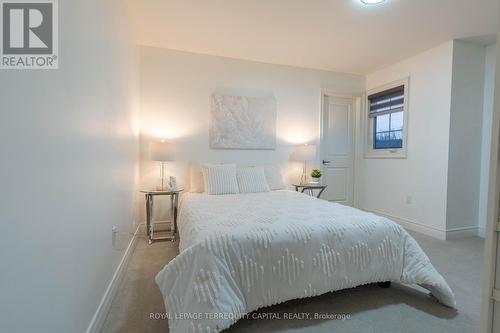 3619 Thunder Bay Road, Fort Erie, ON - Indoor Photo Showing Bedroom