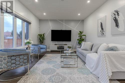 3619 Thunder Bay Road, Fort Erie, ON - Indoor Photo Showing Living Room