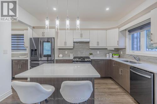 3619 Thunder Bay Road, Fort Erie, ON - Indoor Photo Showing Kitchen With Double Sink With Upgraded Kitchen