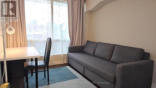 308 - 1 Hycrest Avenue, Toronto, ON - Indoor Photo Showing Living Room