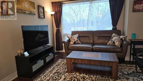 308 - 1 Hycrest Avenue, Toronto, ON - Indoor Photo Showing Living Room