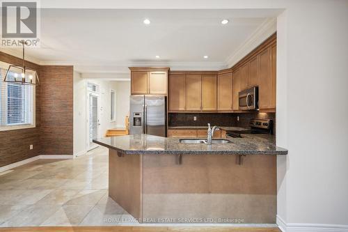 2097 Tovell Drive, Oakville, ON - Indoor Photo Showing Kitchen With Double Sink