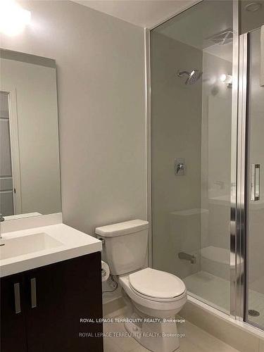 1720-8 Nahani Way, Mississauga, ON - Indoor Photo Showing Bathroom