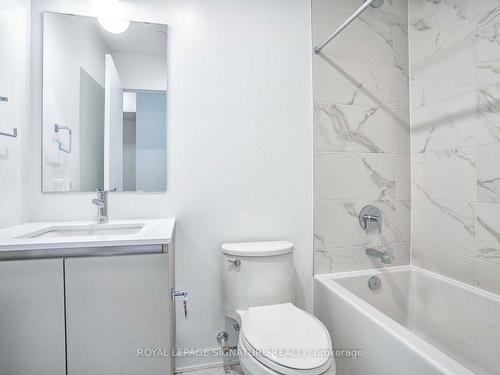 310-405 Dundas St W, Oakville, ON - Indoor Photo Showing Bathroom