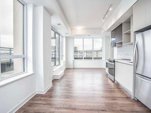 310-405 Dundas St W, Oakville, ON - Indoor Photo Showing Kitchen With Stainless Steel Kitchen