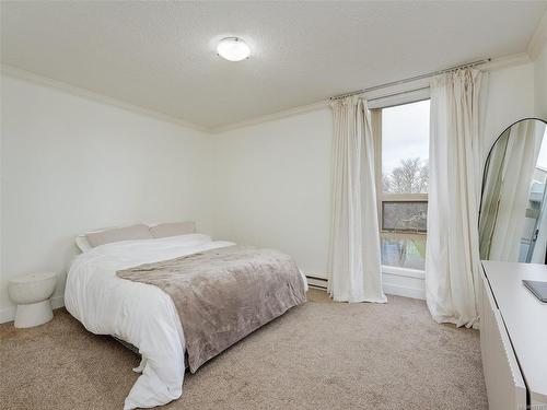 305-1545 Pandora Ave, Victoria, BC - Indoor Photo Showing Bedroom