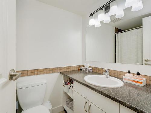 305-1545 Pandora Ave, Victoria, BC - Indoor Photo Showing Bathroom